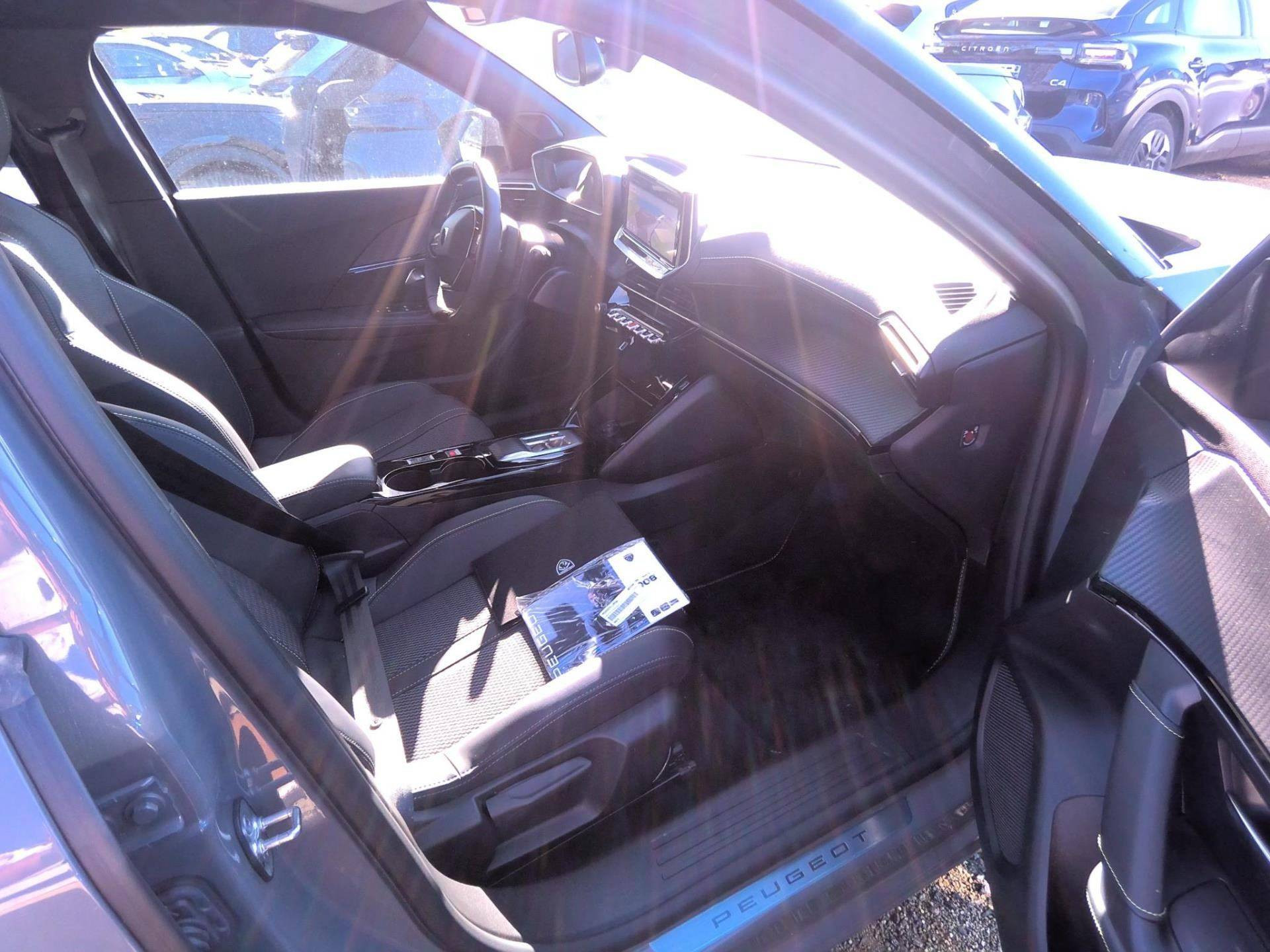 PEUGEOT 2008 50 kWh 136 ch GT