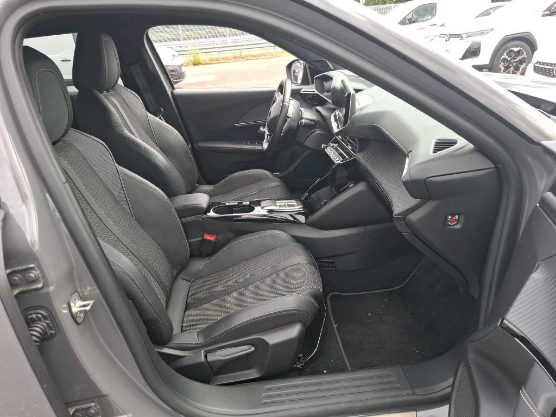 PEUGEOT 2008 50 kWh 136 ch GT