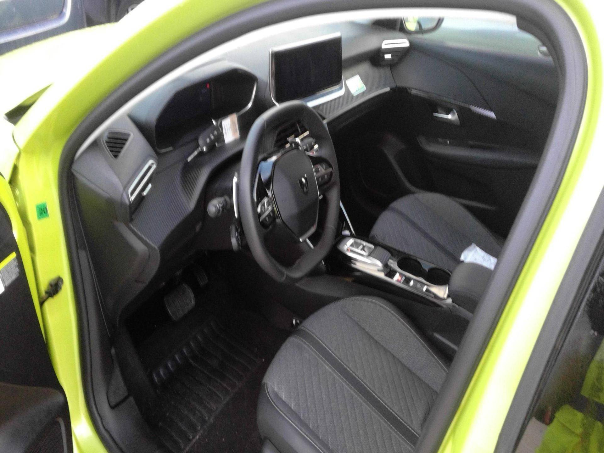 PEUGEOT 208 ALLURE HYBRID 100 CV E-DCS6