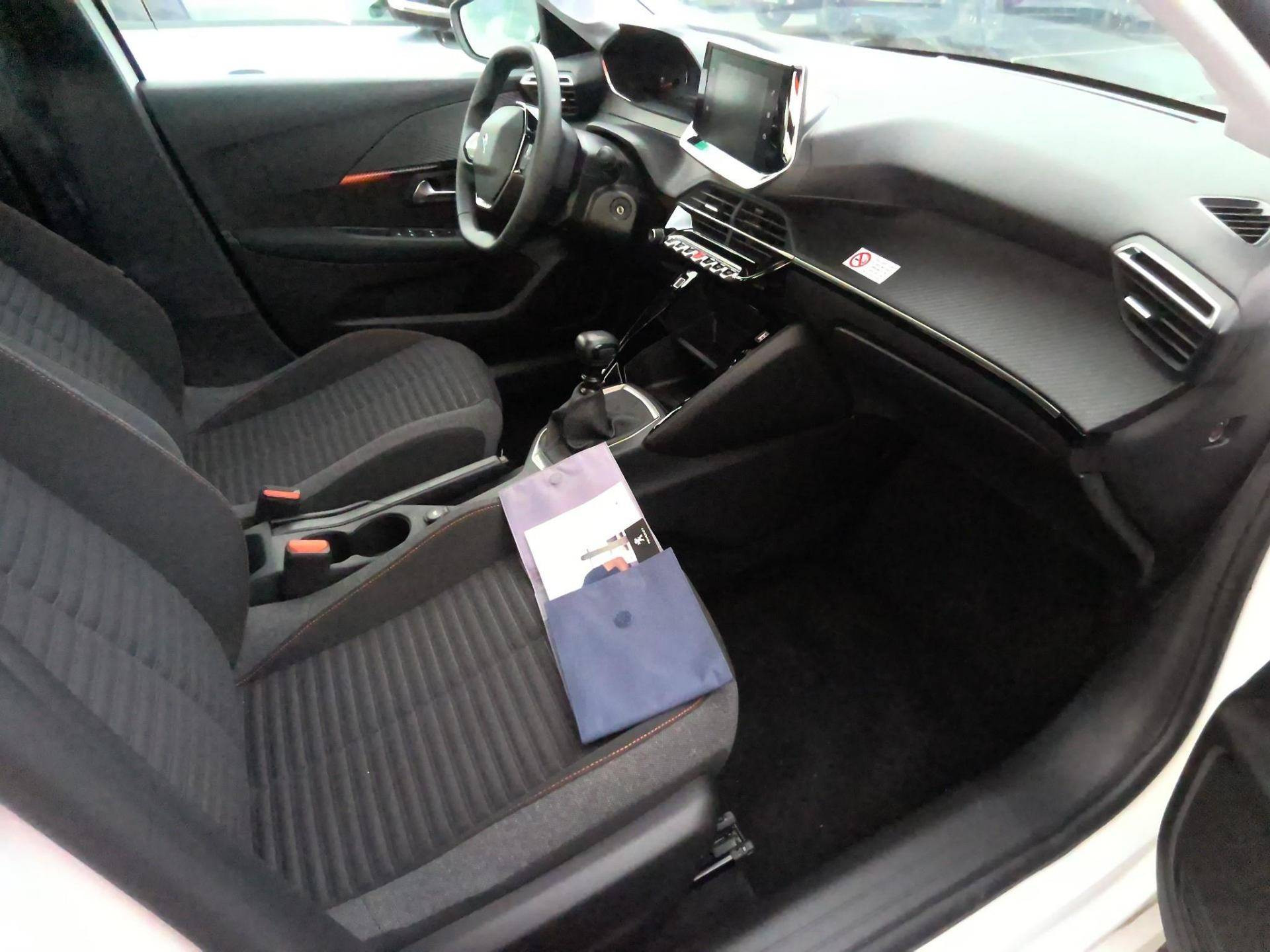 PEUGEOT 208 BUSINESS R ACTIVE BUSINESS R PURETECH 100 CV BVM6