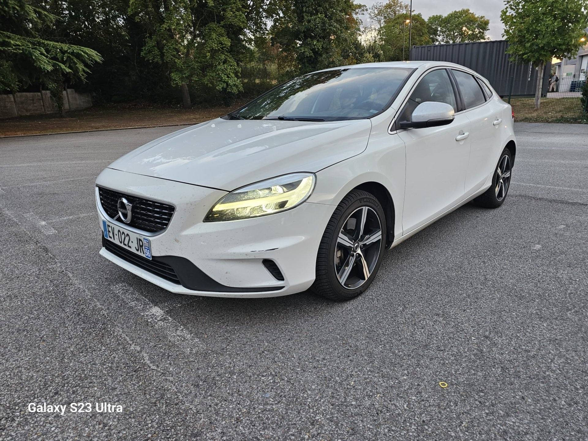 VOLVO V40 T2 122 Geartronic 6 R-Design