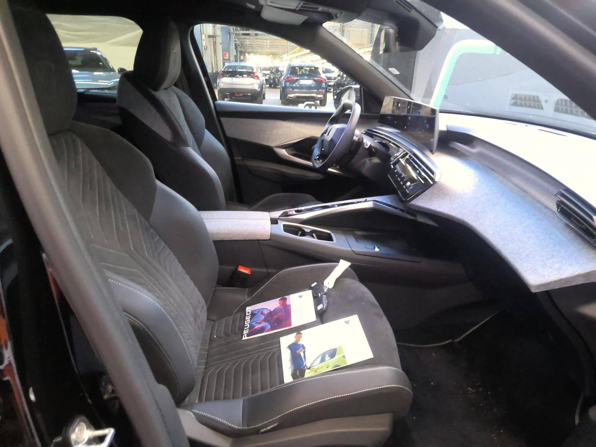 PEUGEOT 5008 ELECTRIQUE 210 ch 73 kWh GT