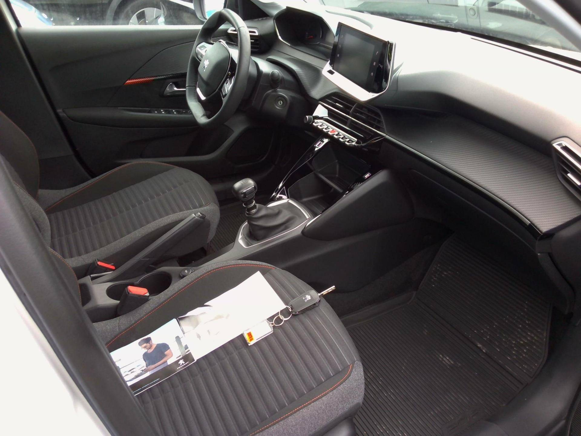 PEUGEOT 208 BUSINESS R ACTIVE BUSINESS R PURETECH 100 CV BVM6