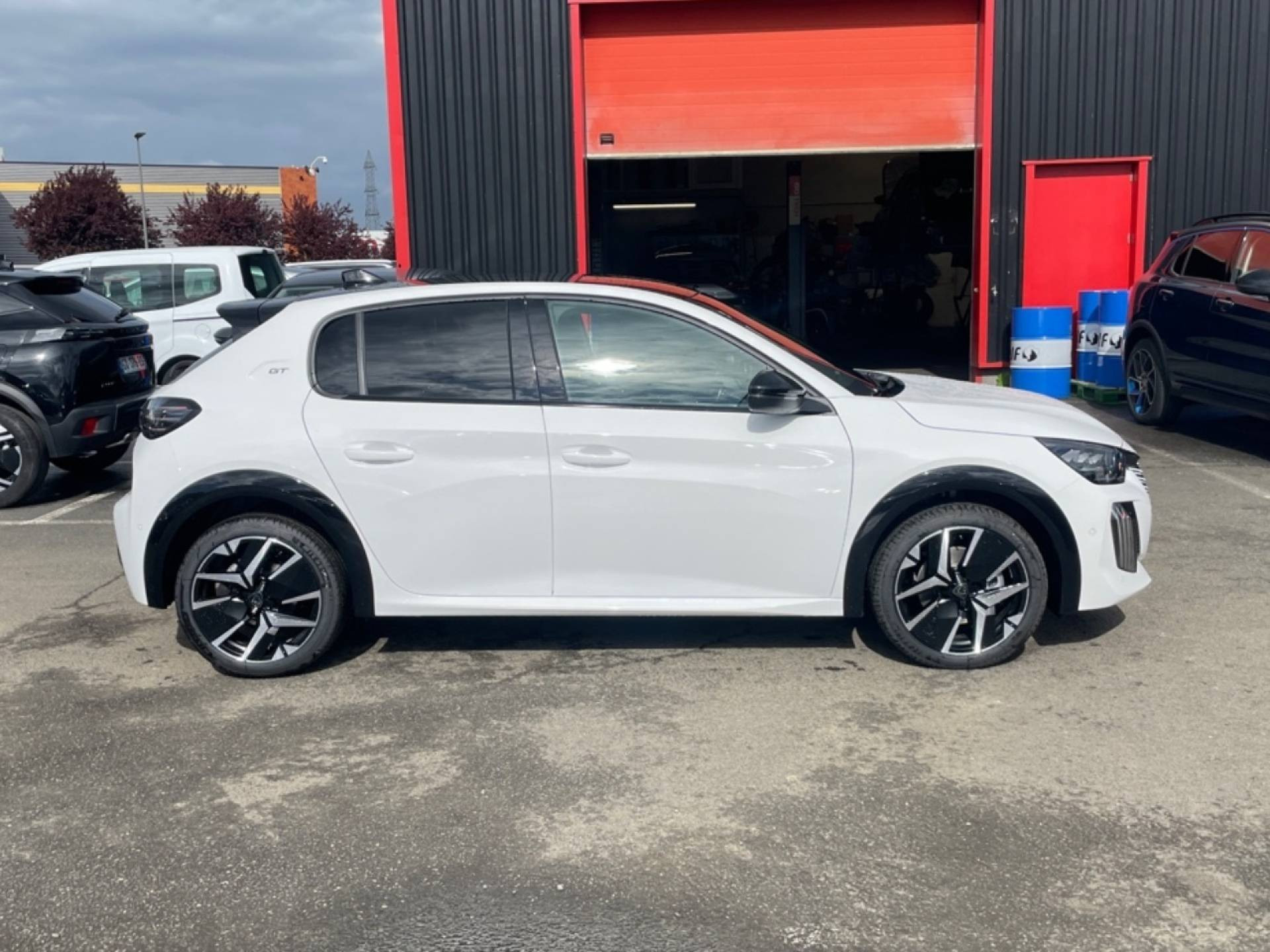 PEUGEOT 208 Hybrid 145 ch e-DCS6 GT
