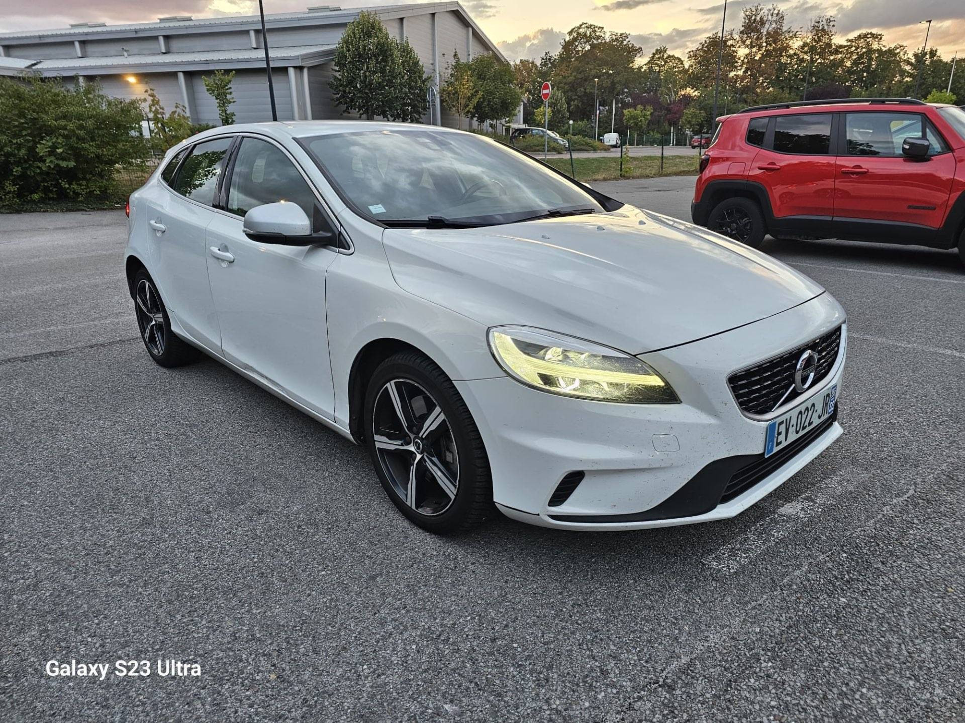 VOLVO V40 T2 122 Geartronic 6 R-Design
