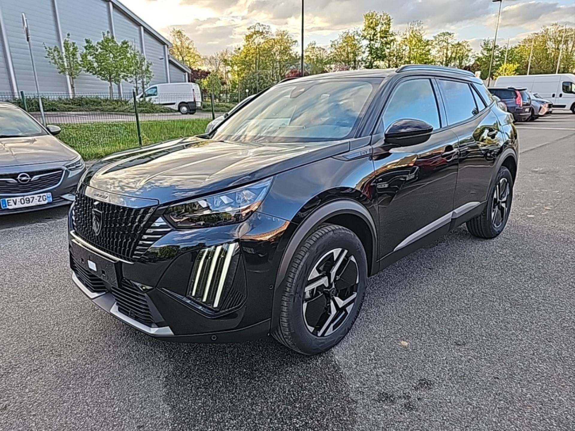 PEUGEOT 2008 Hybrid 145 ch e-DCS6 GT